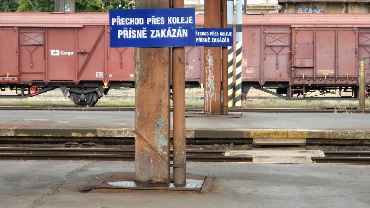 Vlak za Prahou usmrtil člověka